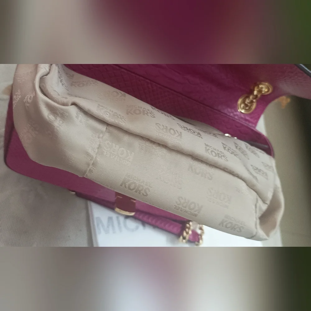 Authentic Michael Kors Tina Medium Shoulder Bag in Fuchsia - Picture 9 of 16